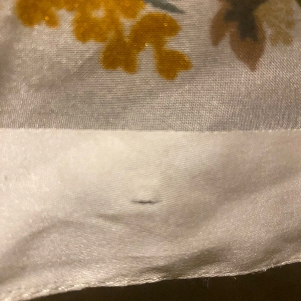 Flower schemed square scarf. Silky feeling, good condition! Vibrant coloring! - Picture 2 of 3